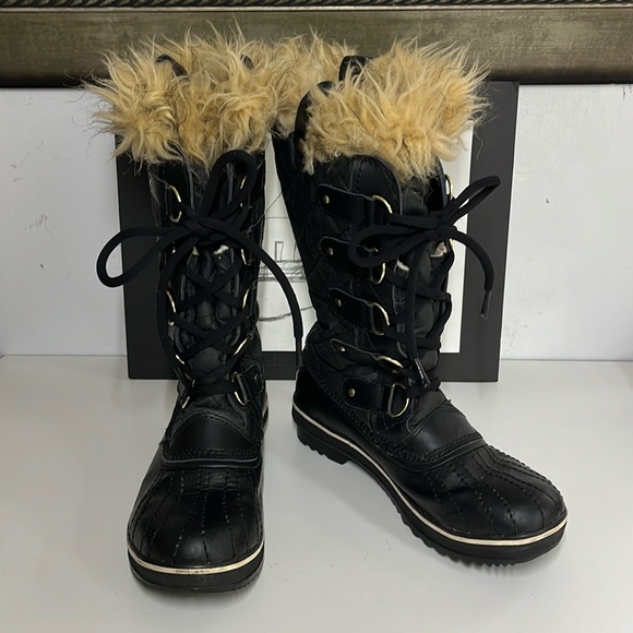 Sorel Shoes - Sorel Tofino ll Coated Canvas Fur Lace
Up Winter Boots Women's Size 6.5 EU 38
